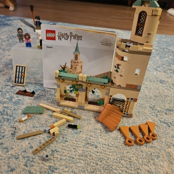 LEGO 76401 Harry Potter Hogwarts Courtyard: Sirius’s Rescue Retired W/ Figurines - Picture 1 of 5